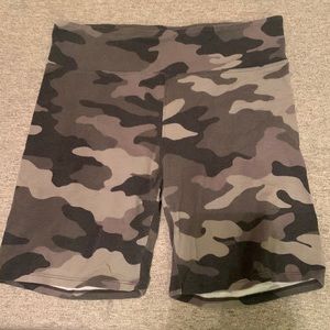 Aero camo bike shorts